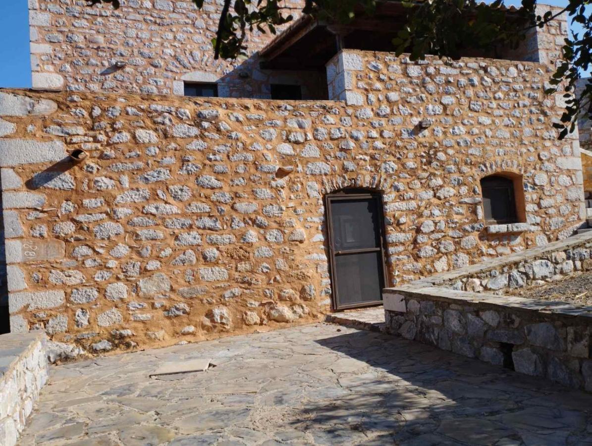 The Two Carob Trees, Traditional Stonehouse, Nikandri, Pirgos Diros Lägenhet Lefkias Exteriör bild