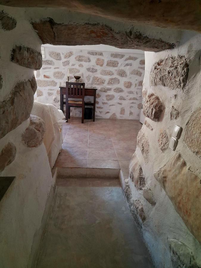 The Two Carob Trees, Traditional Stonehouse, Nikandri, Pirgos Diros Lägenhet Lefkias Exteriör bild