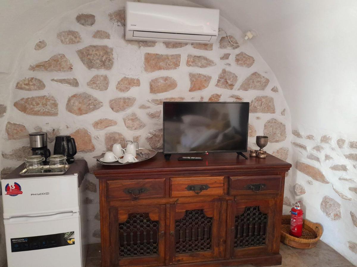 The Two Carob Trees, Traditional Stonehouse, Nikandri, Pirgos Diros Lägenhet Lefkias Exteriör bild