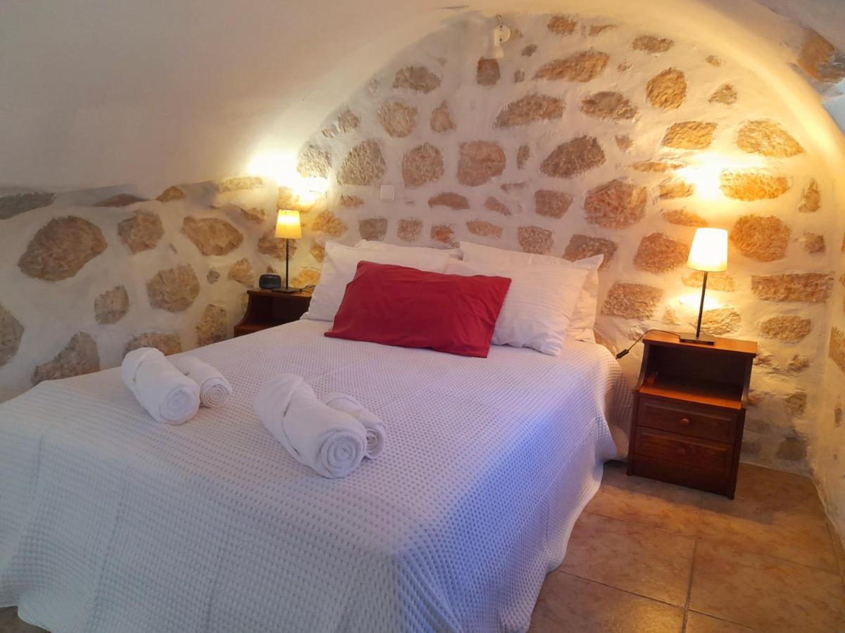 The Two Carob Trees, Traditional Stonehouse, Nikandri, Pirgos Diros Lägenhet Lefkias Exteriör bild
