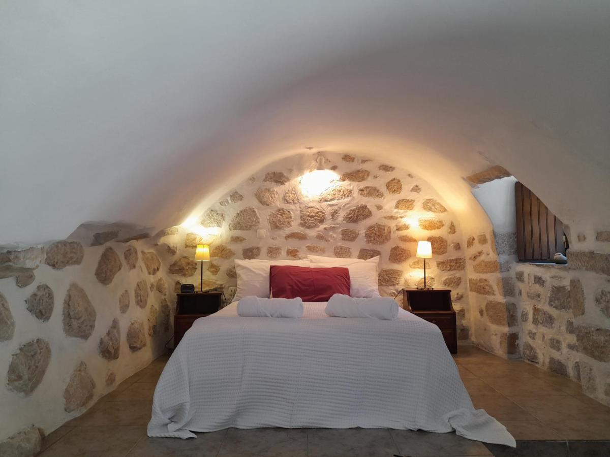 The Two Carob Trees, Traditional Stonehouse, Nikandri, Pirgos Diros Lägenhet Lefkias Exteriör bild