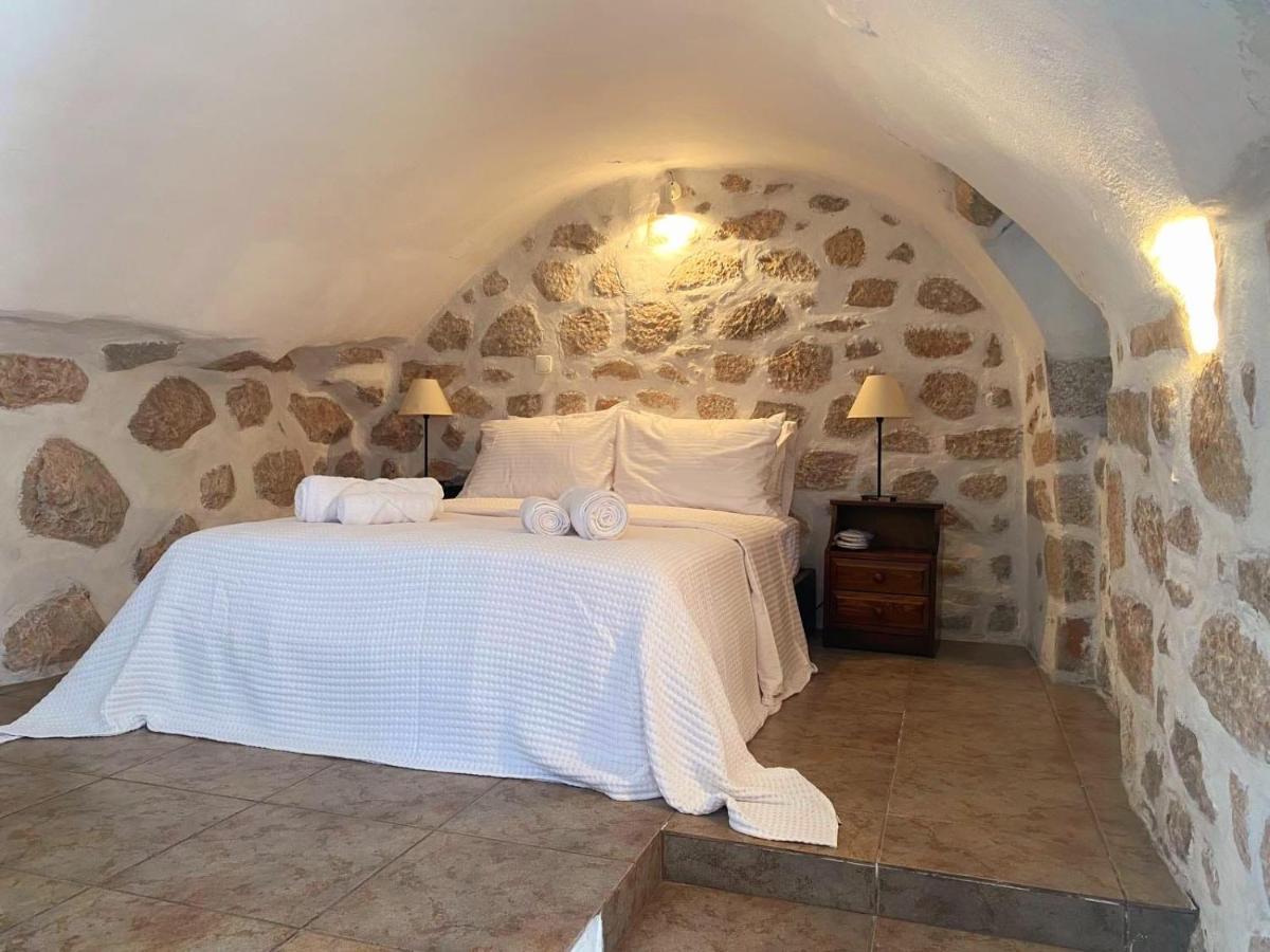 The Two Carob Trees, Traditional Stonehouse, Nikandri, Pirgos Diros Lägenhet Lefkias Exteriör bild