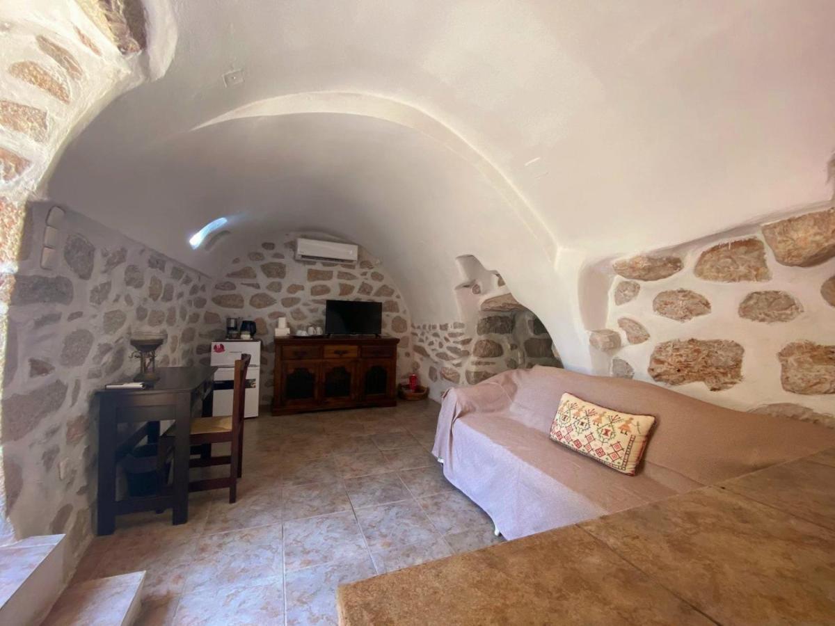 The Two Carob Trees, Traditional Stonehouse, Nikandri, Pirgos Diros Lägenhet Lefkias Exteriör bild